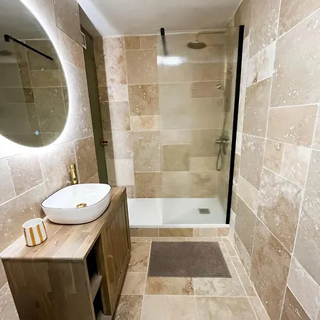 Guest Favorite, In The Old Village! Apartment Gruissan