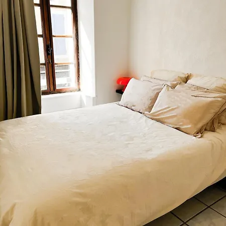 Apartment Guest Favorite, In The Old Village! *